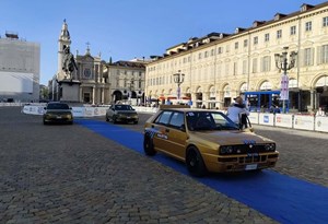 Passado com um olho no futuro: 130 Lancia Delta ao desfile em Turim