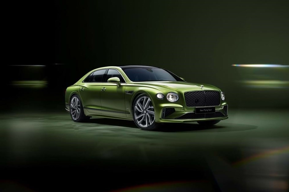 Novo Bentley Flying Spur ganha 782 cv sob um capô a perder de vista