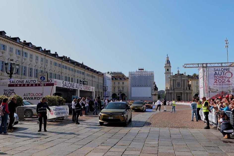 Passado com um olho no futuro: 130 Lancia Delta ao desfile em Turim