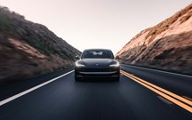 Novo Tesla Model 3 chega aos 702 km de autonomia e já tem preço