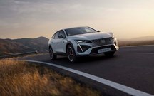 Peugeot 408 já é 100% eléctrico com mais de 450 km de autonomia