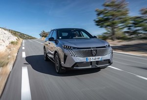 Autonomia até 702 km: Peugeot E-3008 e E-5008 Long Range já têm preços