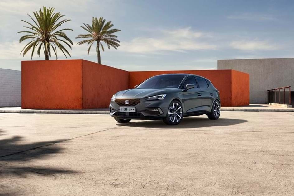 Seat León actualiza motores; híbrido 'plug-in' oferece 100 km eléctricos