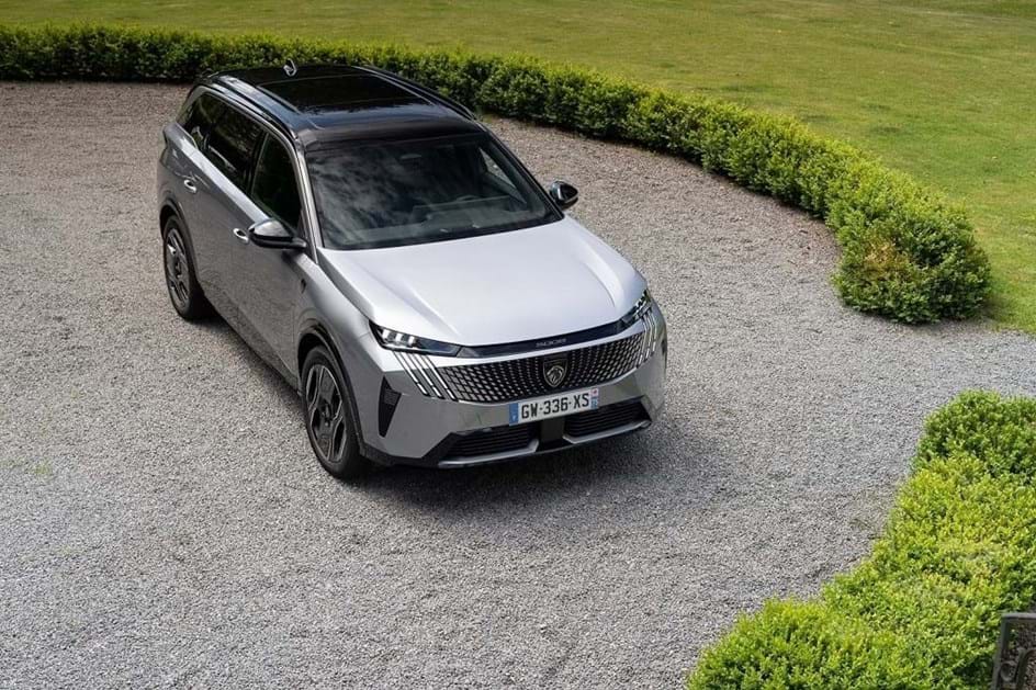 Autonomia até 702 km: Peugeot E-3008 e E-5008 Long Range já têm preços