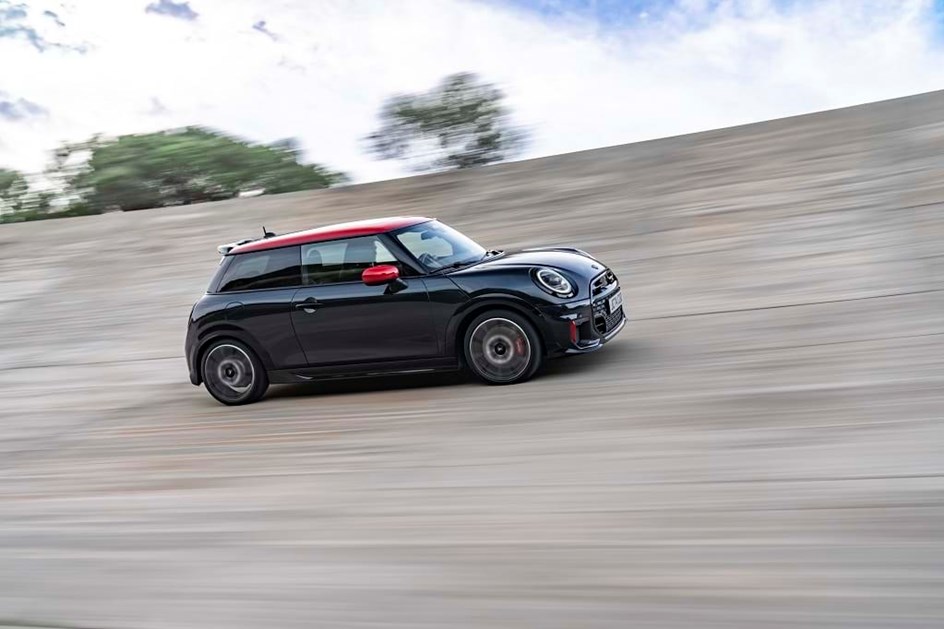 Com ou sem capota? Mini a gasolina também já é John Cooper Works