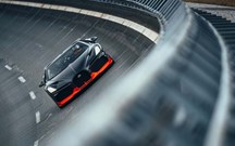 Novo recorde mundial: Bugatti W16 Mistral bate 454 km/h de cabelos ao vento