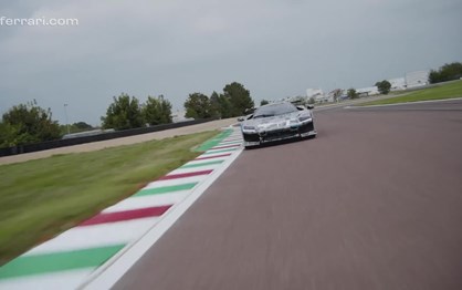 Experiência alucinante ao volante do Ferrari F80