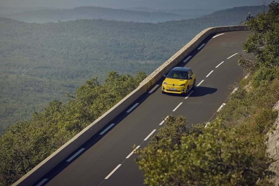 Diversão eléctrica: não será fácil resistir ao Renault 5 E-Tech