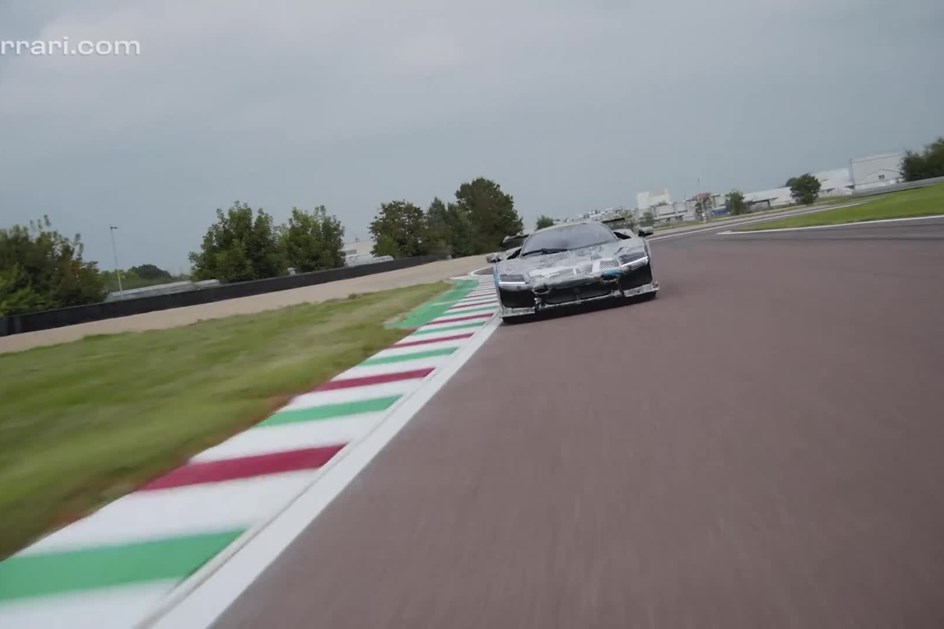 Experiência alucinante ao volante do Ferrari F80