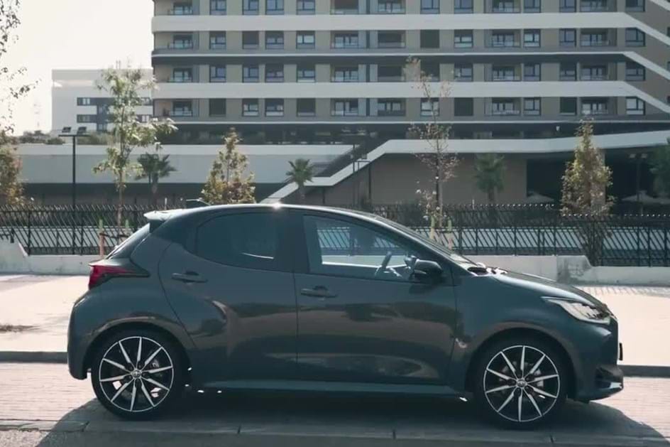 Toyota Yaris Hybrid 130 já é GR Sport com afinações especiais