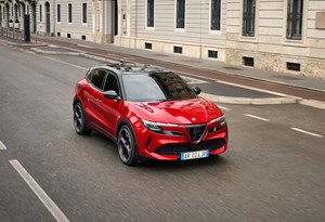 Alfa Romeo estreia Junior Ibrida Q4 com tracção integral em Bruxelas