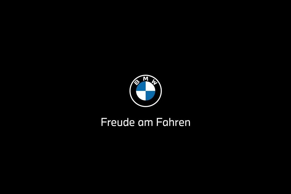 Prazer de guiar um BMW une gerações no Natal