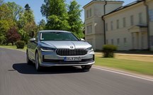 Skoda Superb em forma de berlina também já é híbrido 'plug-in'