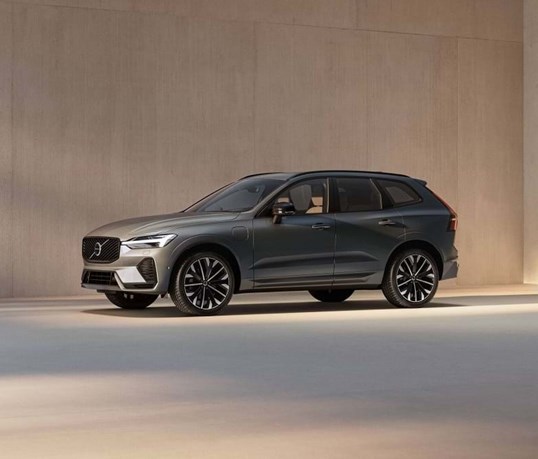 Manter o sucesso: Volvo XC60 renova-se e ganha mais tecnologia 