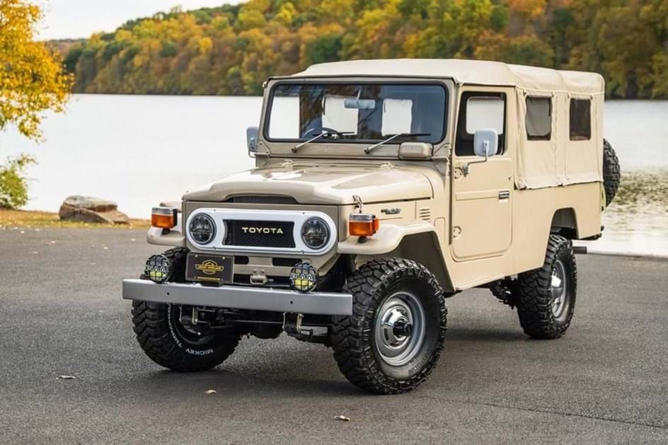 Adepto do 'restomod'? Então aprecie a nova vida deste Toyota Land Cruiser!