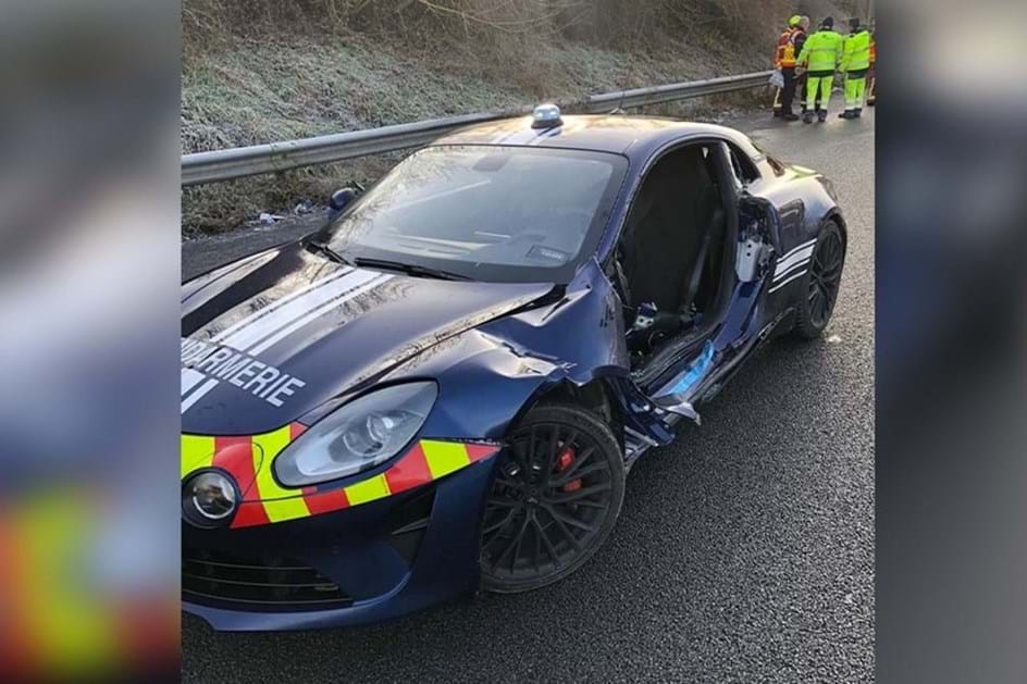 Perseguição policial 'go-fast' à francesa destrói Alpine A110 S