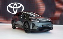 Toyota C-HR passa a eléctrico… mas tão diferente dos ''irmãos'' híbridos!