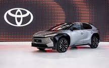 Toyota bZ4X ganha novas baterias e motores mais potentes