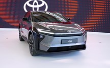 Toyota bZ4X ganha novas baterias e motores mais potentes