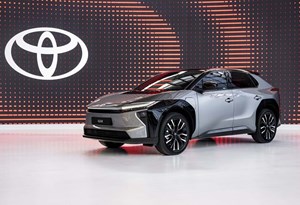 Toyota bZ4X ganha novas baterias e motores mais potentes