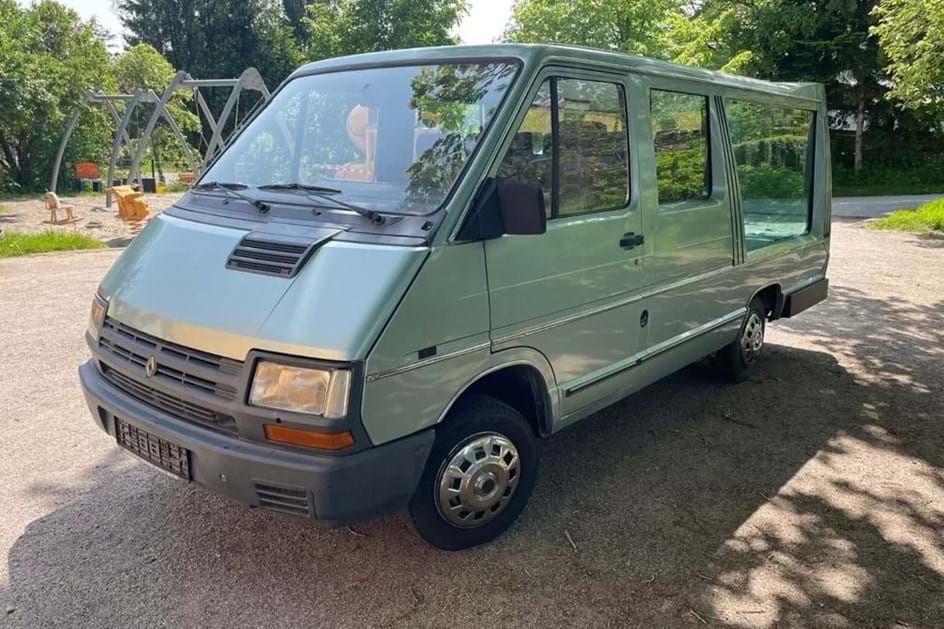 Uma Renault Trafic transformada em montra ambulante