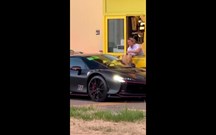 Charles Leclerc ''mata'' decepção no GP Emilia-Romagna com McDonald’s