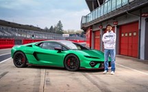 Francesco Bagnaia impressiona-se ao volante do Lamborghini Temerario