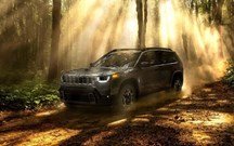Jeep Cherokee volta em modo híbrido; eléctrico é uma incógnita