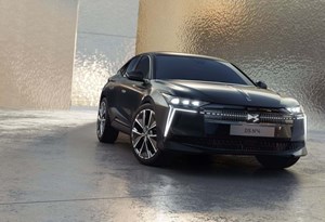 DS 4 passa a N.º 4 e estreia E-Tense com 450 km eléctricos