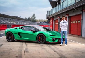Francesco Bagnaia impressiona-se ao volante do Lamborghini Temerario