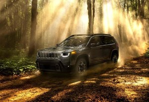 Jeep Cherokee volta em modo híbrido; eléctrico é uma incógnita