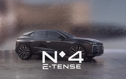 DS 4 passa a N.º 4 e estreia E-Tense com 450 km eléctricos