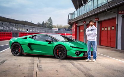 Francesco Bagnaia impressiona-se ao volante do Lamborghini Temerario