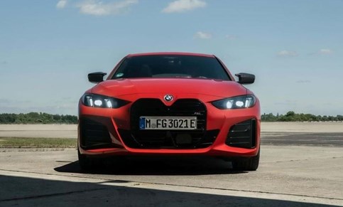 BMW i4 mais eficiente vai mais longe; novo M60 ''explode'' 601 cv!