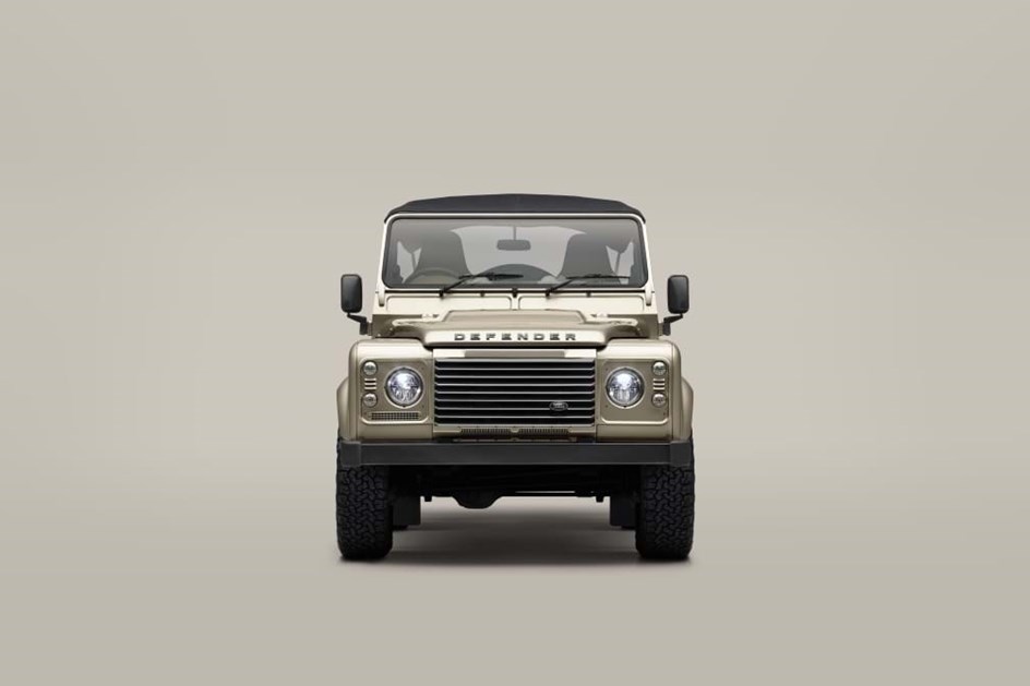 Land Rover Defender V8 Soft Top está de volta em modo ''clássico''