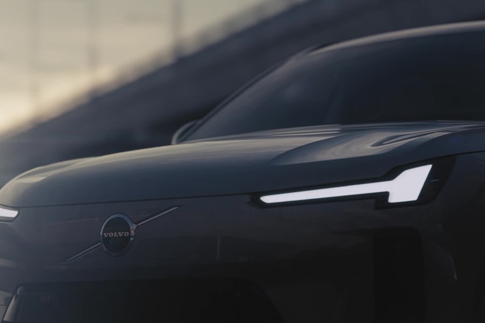 Novo Volvo XC70 em modo híbrido 'plug-in' com 165 km eléctricos