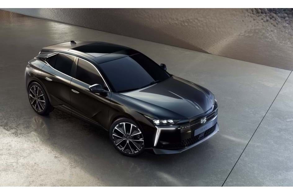 DS 4 passa a N.º 4 e estreia E-Tense com 450 km eléctricos
