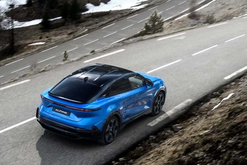 Alpine A390 procura fãs ''eléctricos'' por 'fastbacks' poderosos