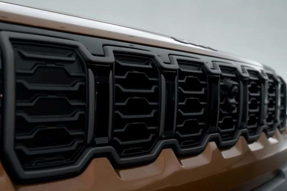 Jeep Cherokee volta em modo híbrido; eléctrico é uma incógnita