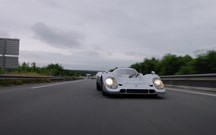Hiper híbrido único: veja como o Porsche 963 RSP se sai na estrada