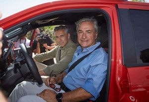 Carlos Sainz forma bombeiros ao volante da Ford Ranger Raptor