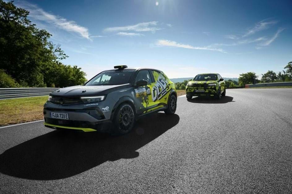 Opel Mokka estreia linha GSE em modo rali
