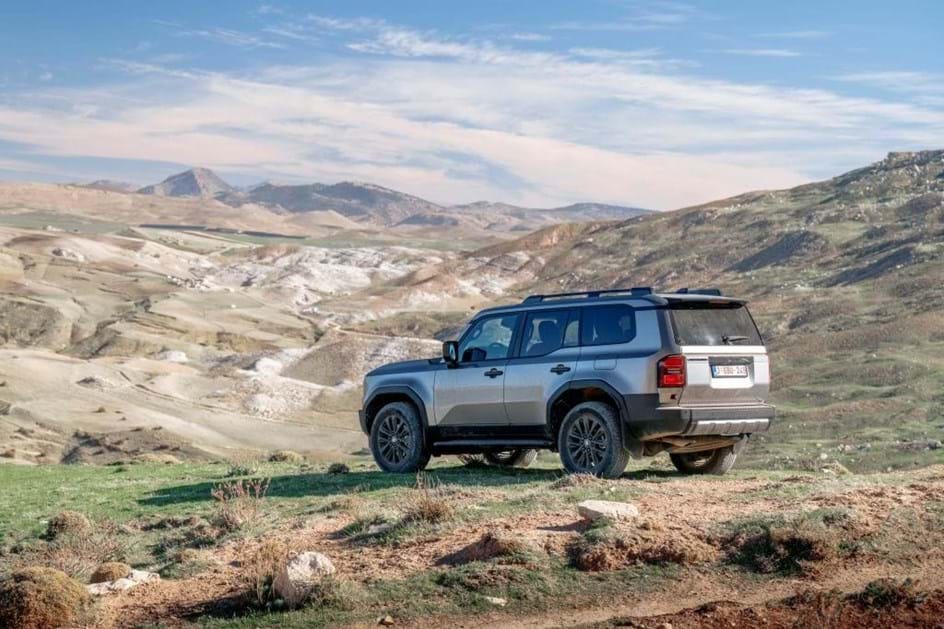 ''Bruto'' como sempre: Toyota Land Cruiser entra em modo híbrido