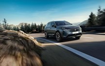 Até 490 km eléctricos: Peugeot E-3008 e E-5008 Dual Motor 325 já têm reservas abertas