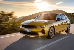 Opel Astra Plug-In Hybrid ganha mais potência e autonomia