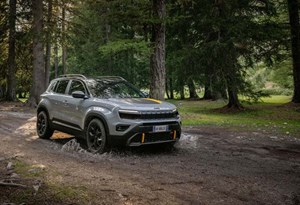 Jeep Avenger 4xe chega aos concessionários... e já o testámos nos pedregulhos!