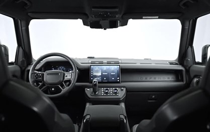 Land Rover leva Oasis em digressão com negro Defender Octa Black