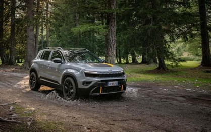 Jeep Avenger 4xe chega aos concessionários... e já o testámos nos pedregulhos!