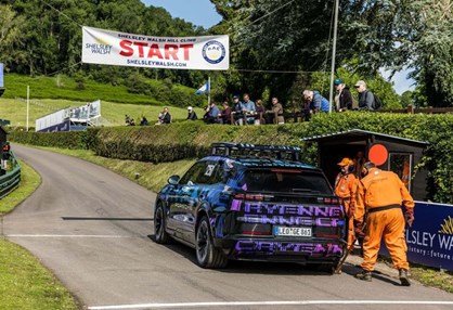 Porsche Cayenne Electric já bate recordes nas rampas
