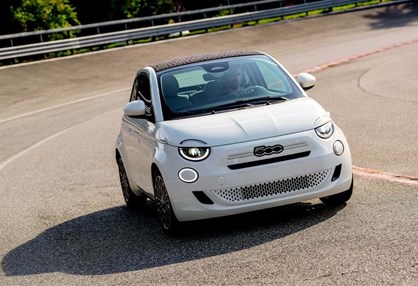Fiat 500 já não é só eléctrico; híbrido chega para o ano